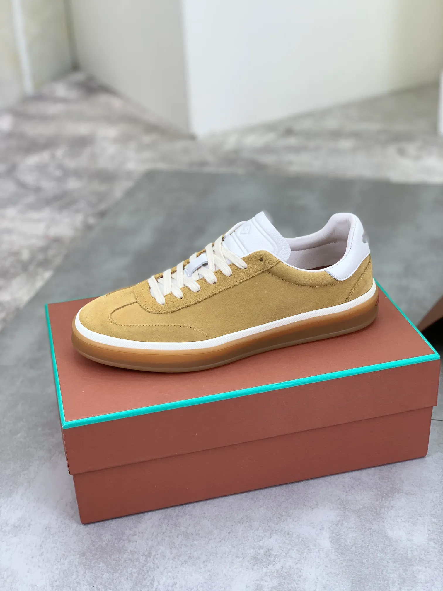 Men's Men's Shoes 💰P540 New 💰High Quality Loro Piana 💯Top Authentic Grade💯Buy the original 1:1 copy💯 Founded the existing Loro Piana company on April 24, 1924. It is now the sixth generation of family business, providing top quality products to customers who are discerning in taste and quality. Imported original fabrics, made of plain calfskin lining. Hand-sewn threads with cowhide feet. Original packaging. Size: 38-45. 7⃣️ colors available.
